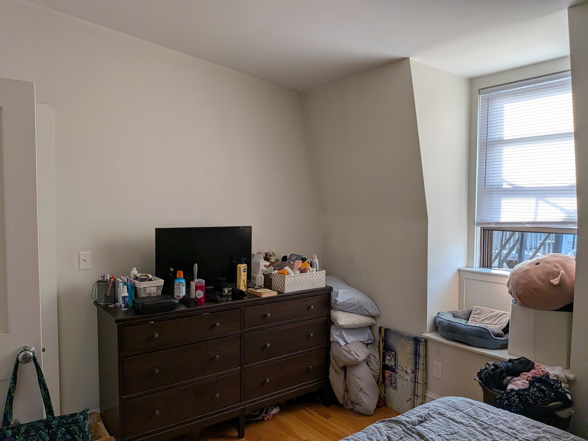 Building Photo - 87 3rd St