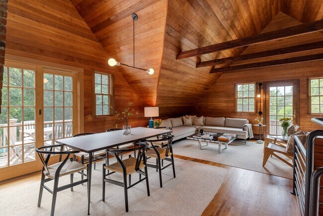 Building Photo - 350 Montauk Hwy