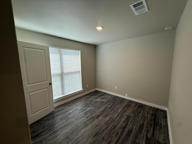 Building Photo - 65 Maverick Dr