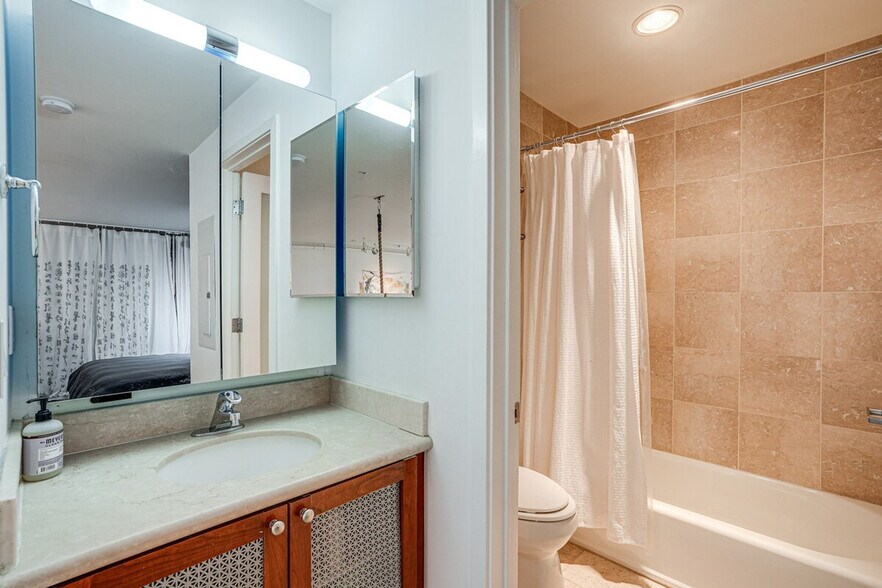 Building Photo - 661 5th St