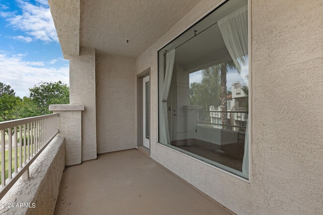 Building Photo - 10080 E Mountainview Lake Dr