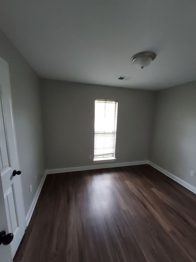 Building Photo - Modern Southaven Home with Two-Car Garage