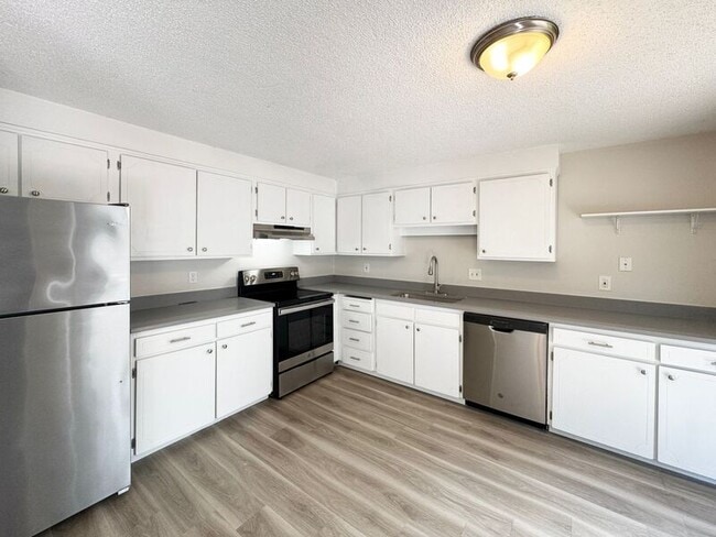 Building Photo - 1115 W 6th Ave