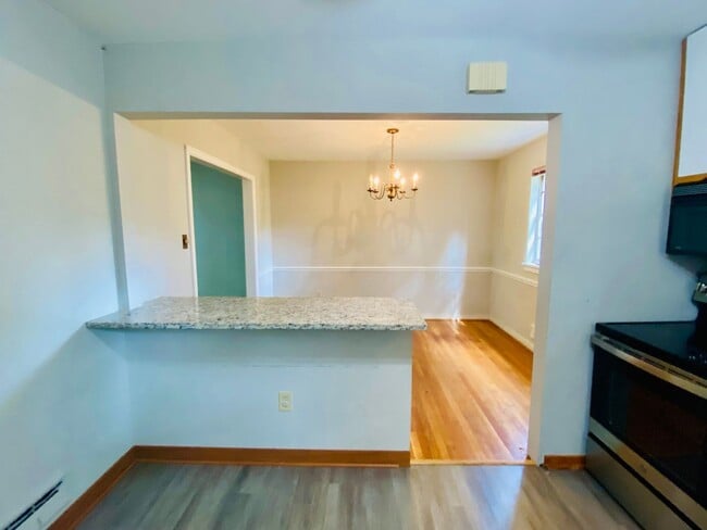 Building Photo - Beautiful and Spacious 4bdrm/2.5bth Tri-Le...