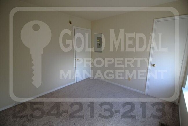 Building Photo - 1408 Dugger Cir
