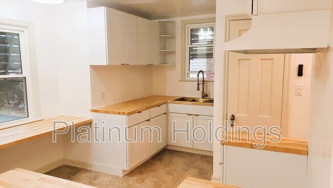 Building Photo - 3781 Northwood Rd