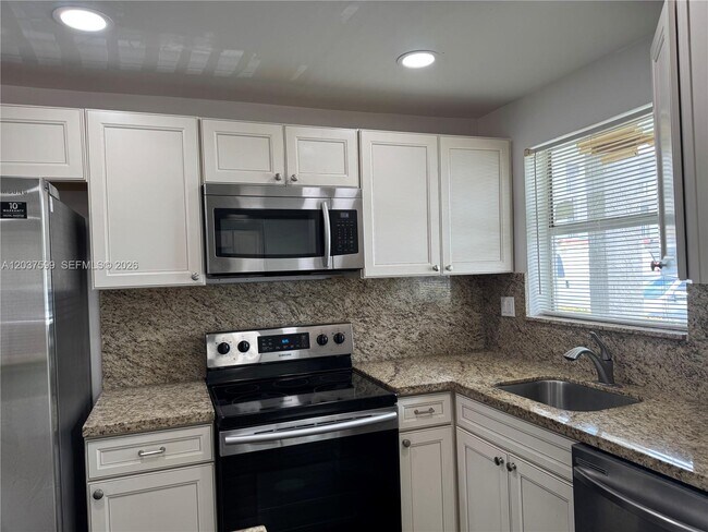 Building Photo - 8325 Sunrise Lakes Blvd