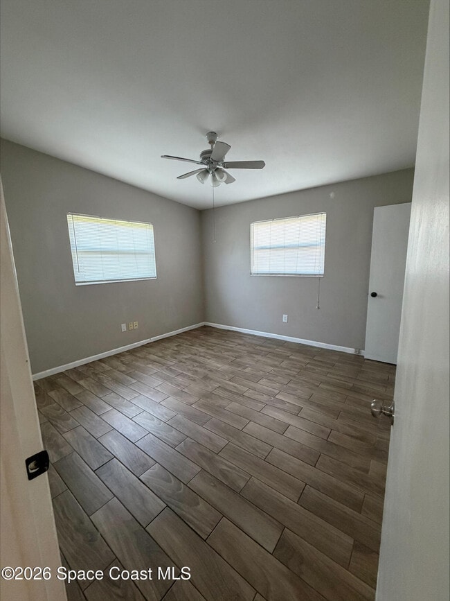 Building Photo - 583 Gardenia Cir