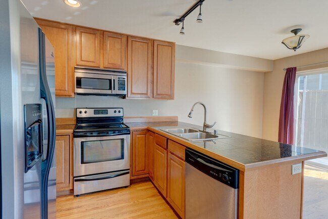Building Photo - 563 NE Kettle St