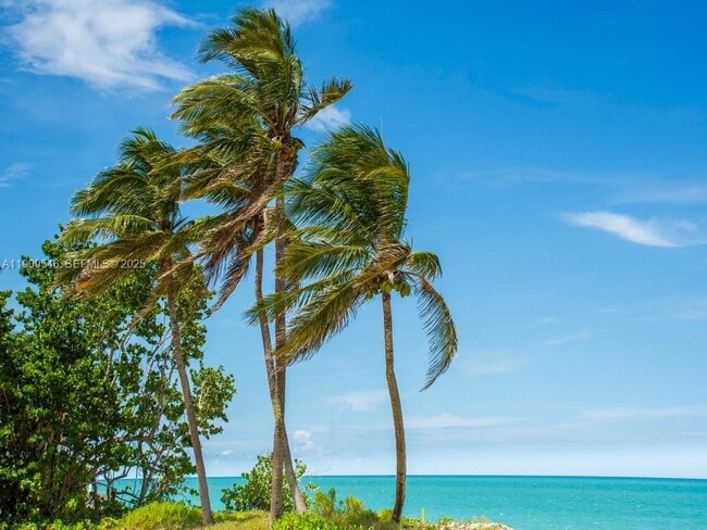 Building Photo - 1650 5th Ave