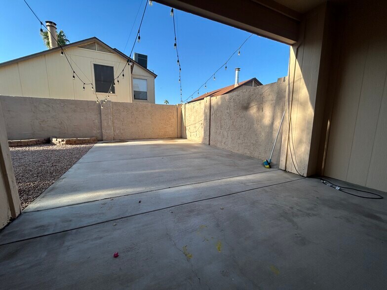 Building Photo - 505 E Kerry Ln
