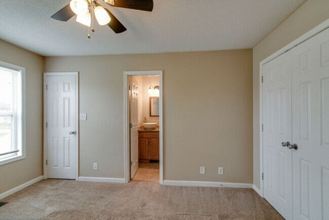 Building Photo - 1002 Poppy Seed Dr