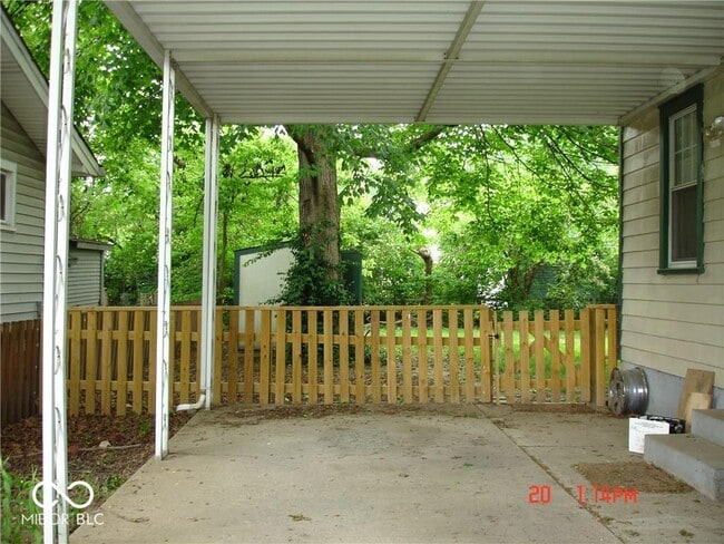 Building Photo - 5134 Indianola Ave