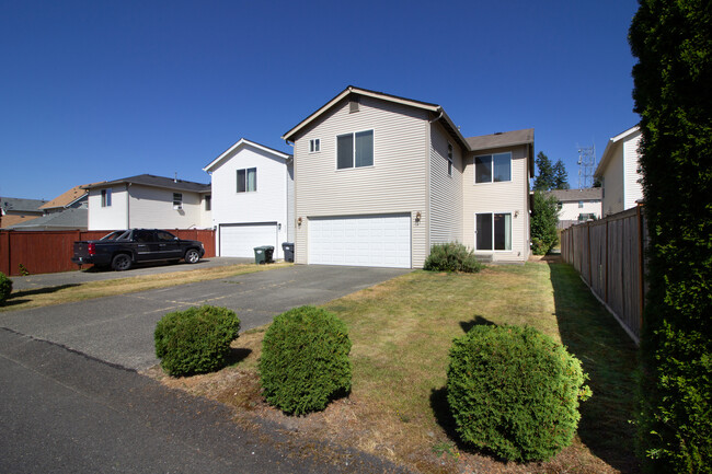 Building Photo - DuPont 3 bedroom plus loft home