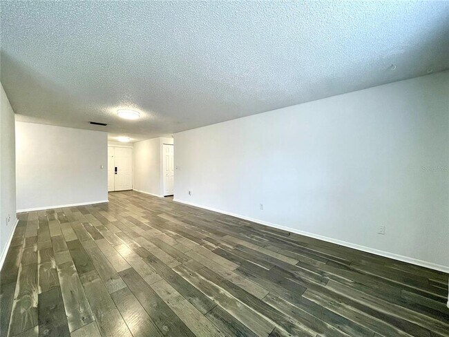 Building Photo - 3301 Russett Dr