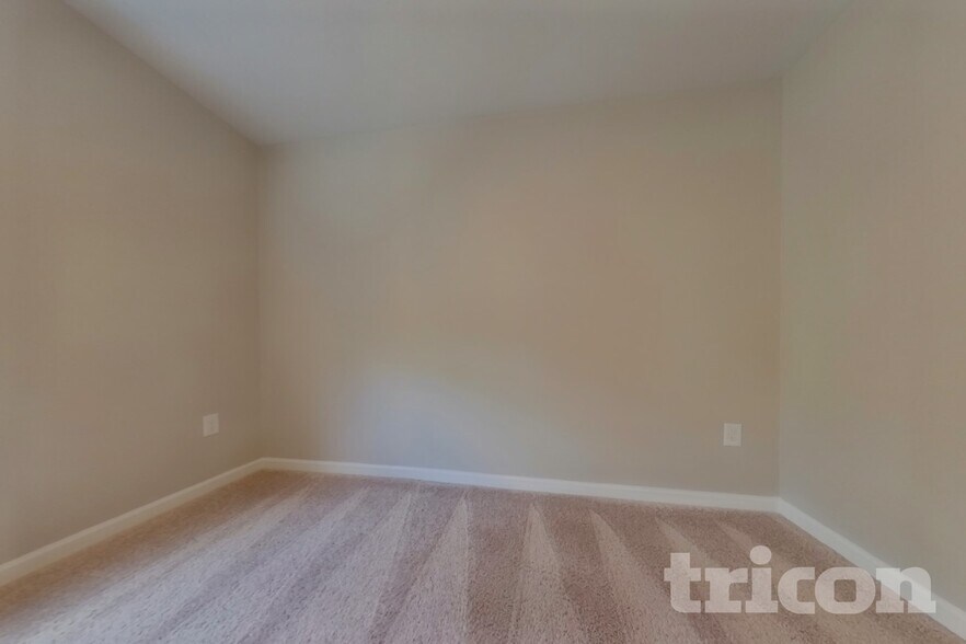 Building Photo - 561 Fairview Oak Pl