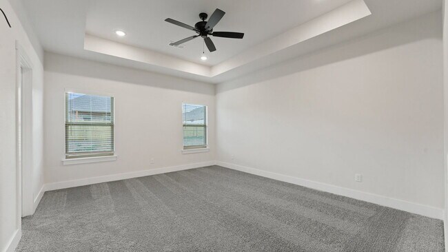 Building Photo - Modern 3BR Near Creekside Park