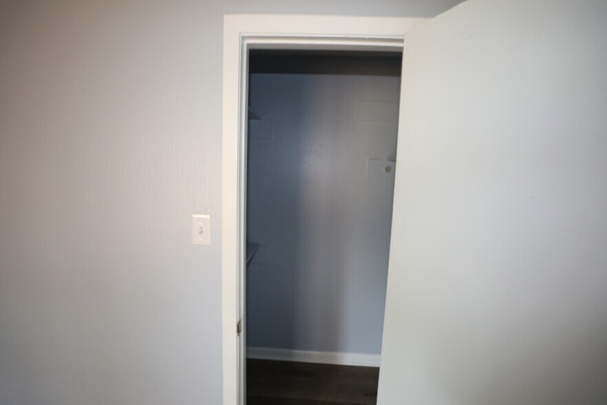 Building Photo - 1815 Paisley Ave