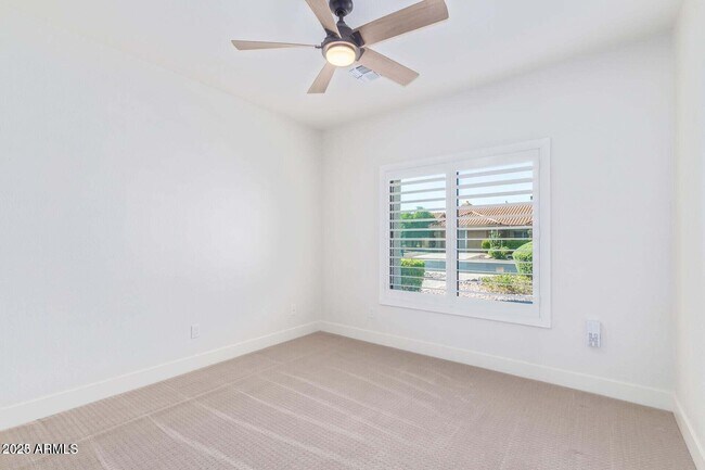Building Photo - 5715 E Campo Bello Dr