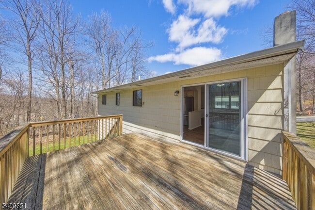 Building Photo - 15 Karen Rd