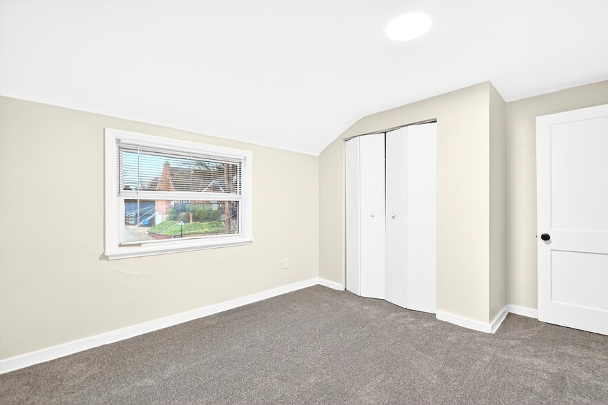 Building Photo - 627 2nd St