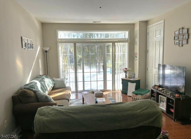 Building Photo - 95 Limerick Ln