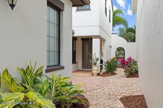 Building Photo - 7065 Primavera Ln