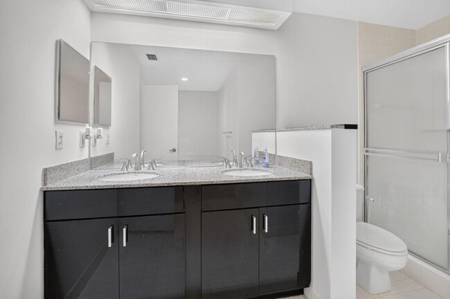 Building Photo - 15415 Summer Lake Dr