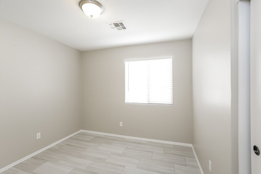 Building Photo - 3129 W Sunland Ave