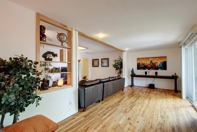 Building Photo - 603 Zennia St