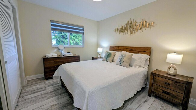 Building Photo - 8416 Pine Tree Ln