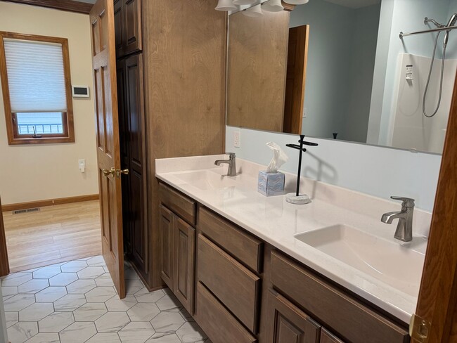 Building Photo - 15805 US-71