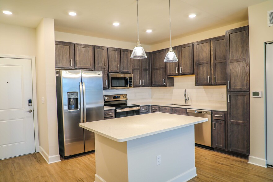 Phase II Kitchen - Stanford Pointe