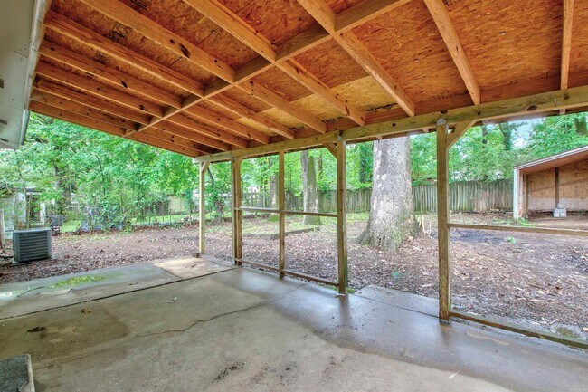 Building Photo - 7002 W Wakefield Dr