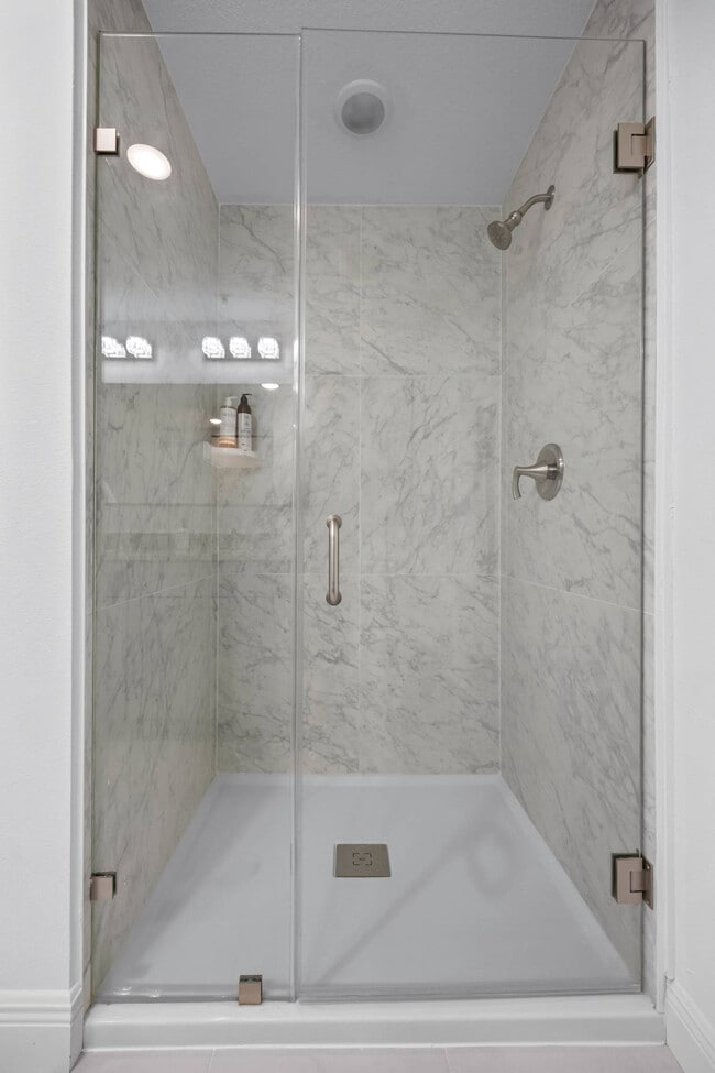 Building Photo - 701 Pilot Ln