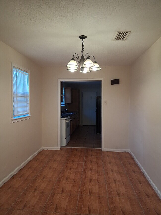 Building Photo - 1712 W 23rd St