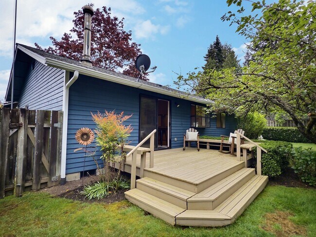 Building Photo - 3910 Maple Rd