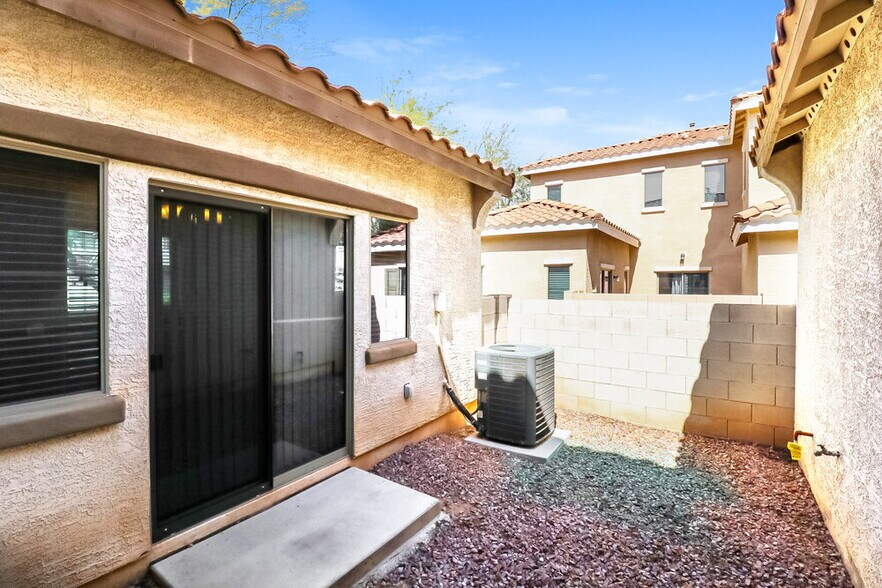 Building Photo - 2519 N 148th Dr