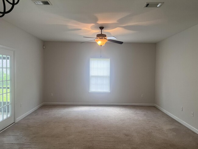 Building Photo - 411 Serene Ct