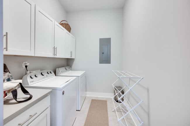 Building Photo - 338 Vivelle Ave
