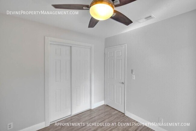 Building Photo - 9814 Hibiscus Ct