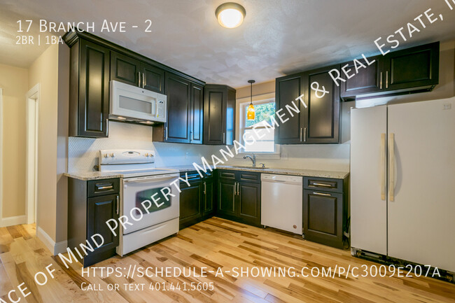 Building Photo - Spacious 2 BR Apt on Dead End Street with ...