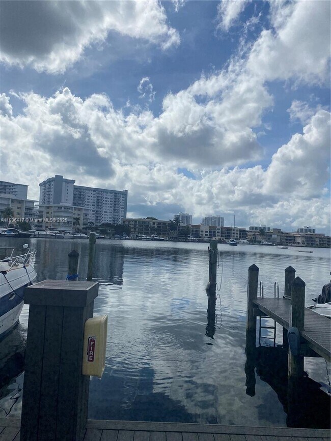 Building Photo - 2420 Diana Dr