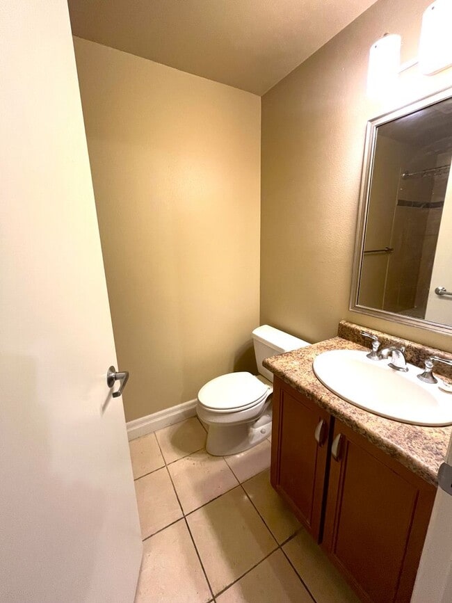 Building Photo - Wonderful Condo Located In Downtown Fairhaven