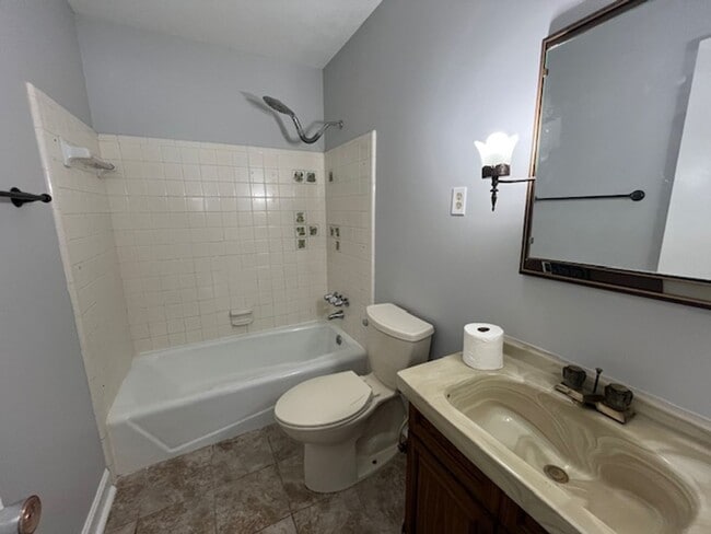 Building Photo - Renovated 3 Bedroom 1.5 Bath Home for Rent!