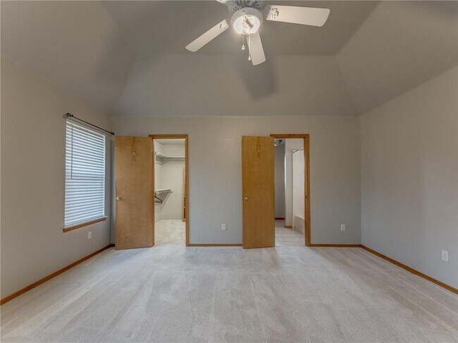 Building Photo - 1004 SW 127th Pl