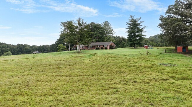 Building Photo - 995 Leadmine Rd