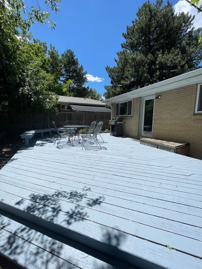 Building Photo - Reduced $2995 BOULDER HOME 5 BEDROOM, 3 FU...