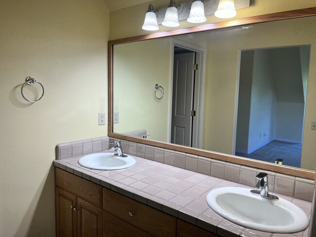 Building Photo - 623 Seabright Ave