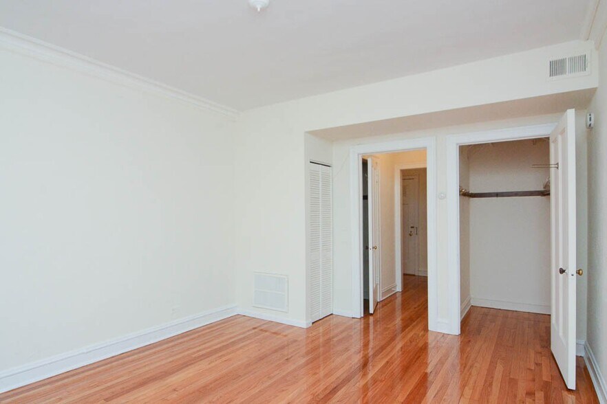 Building Photo - 346 Park Ave